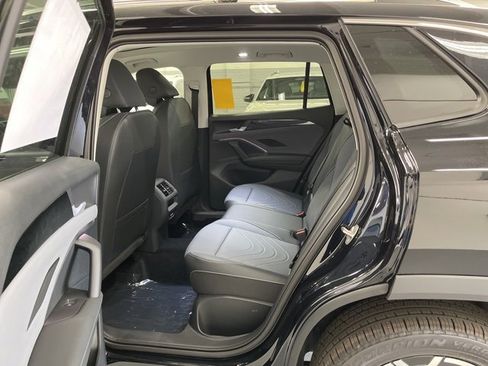 New 2026 Volkswagen Tiguan SE image 10