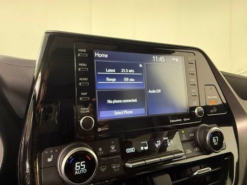 Used 2021 Toyota Highlander XLE AWD/4WD image 23