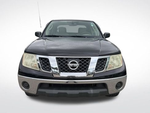 Used 2010 Nissan Frontier SE image 3