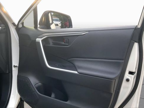 Used 2025 Toyota RAV4 LE AWD/4WD image 22