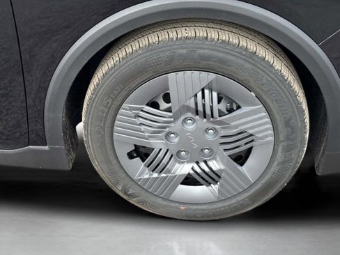 New 2025 Kia K4 LX image 9