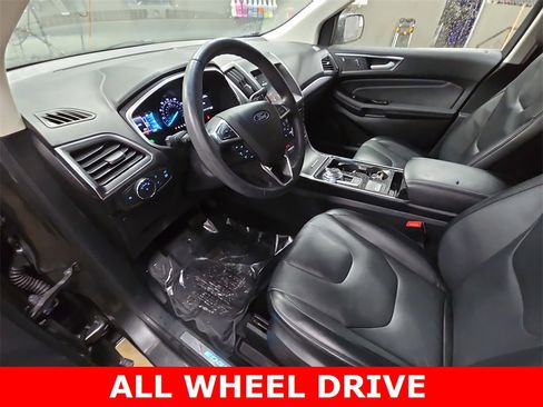 Used 2019 Ford Edge Titanium w/ Cold Weather Package image 17