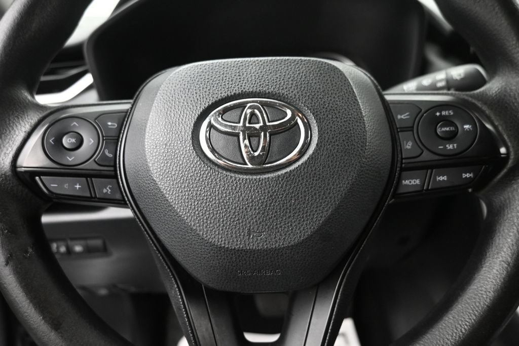 Used 2020 Toyota RAV4 LE FWD image 17