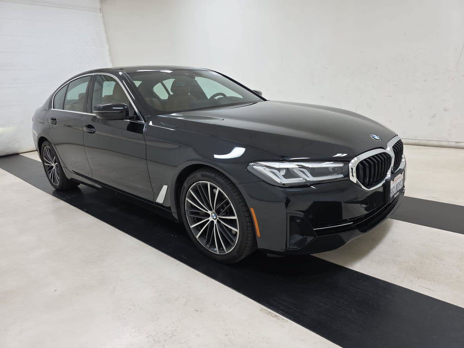 Used 2023 BMW 530i w/ Premium Package RWD image 3