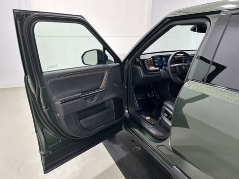 Used 2025 Rivian R1T Premium AWD/4WD image 16