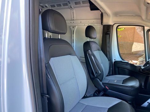 Used 2026 RAM ProMaster 2500 w/ Convenience Group FWD image 32