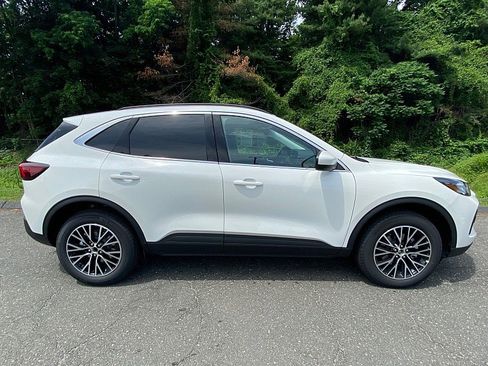 New 2025 Ford Escape SE FWD image 11