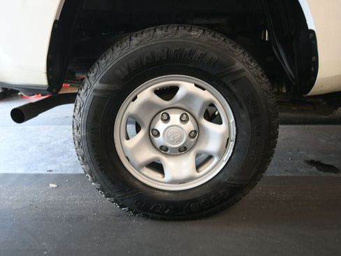 Certified 2022 Toyota Tacoma SR AWD/4WD image 27