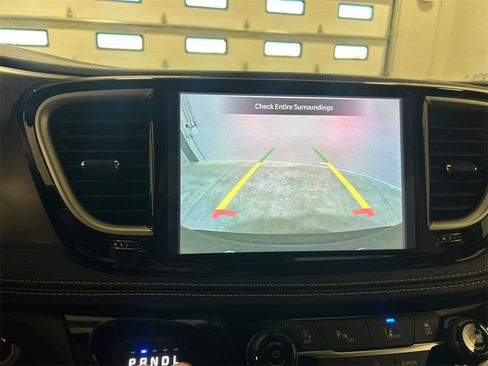 New 2025 Chrysler Pacifica Select image 24