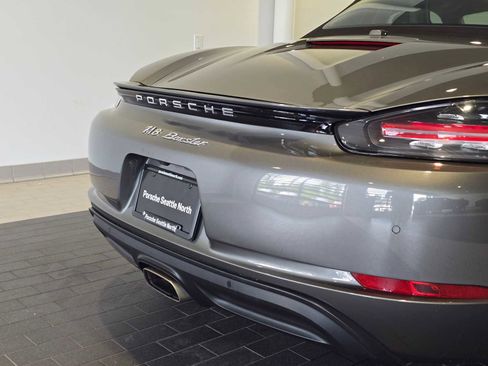 Used 2021 Porsche 718 Boxster RWD image 10