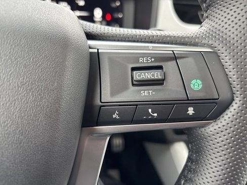 Used 2025 Mitsubishi Outlander AWD image 29