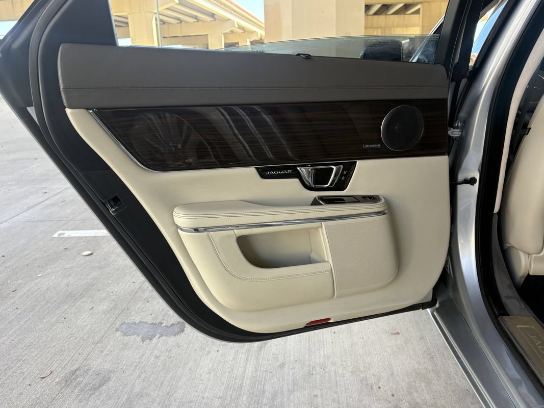 Used 2014 Jaguar XJ L Portfolio RWD image 18