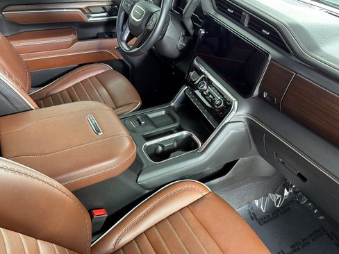 Used 2024 GMC Sierra 3500 Denali Ultimate AWD/4WD image 14
