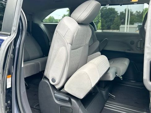 Used 2023 Toyota Sienna LE FWD image 37