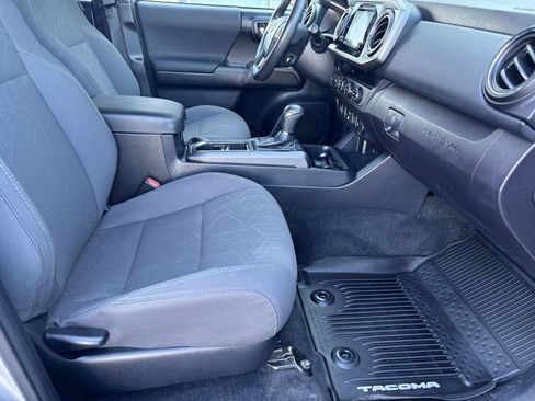 Used 2018 Toyota Tacoma TRD Off-Road w/ Technology Package AWD/4WD image 26
