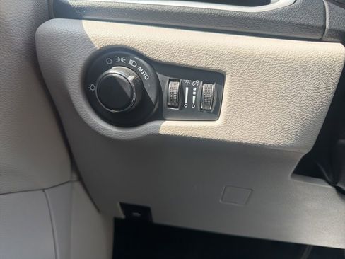 Used 2023 Chrysler Voyager LX FWD image 19