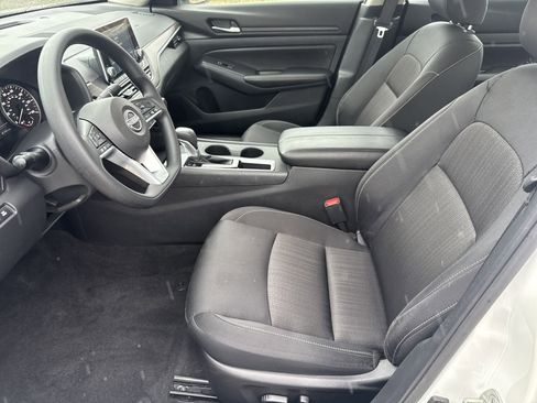 Used 2025 Nissan Altima 2.5 SV FWD image 5