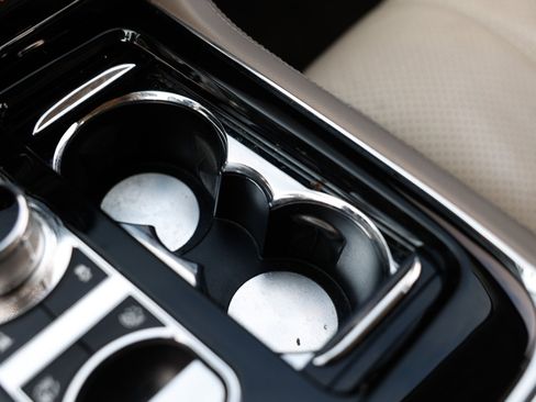 Used 2016 Jaguar XJ R-Sport image 38