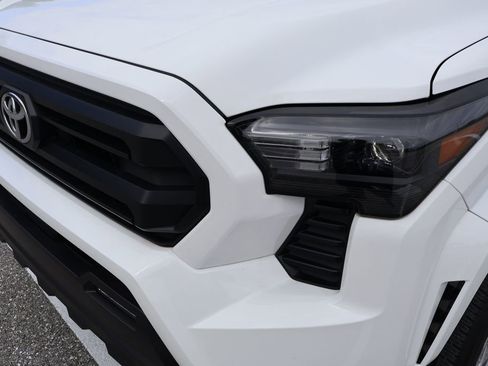 Certified 2025 Toyota Tacoma SR5 image 3