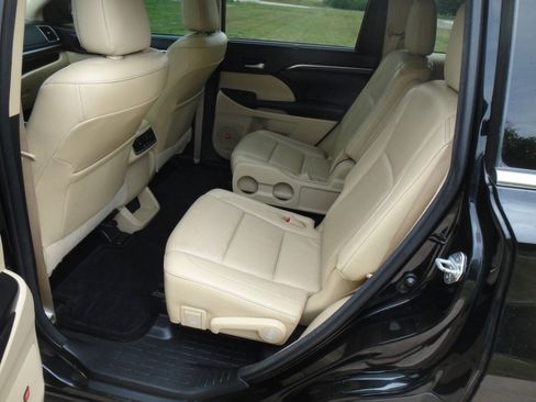 Used 2016 Toyota Highlander Limited FWD image 34