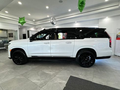 Used 2023 Cadillac Escalade ESV Premium Luxury AWD/4WD image 4