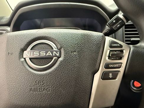 Used 2023 Nissan Titan SV image 11