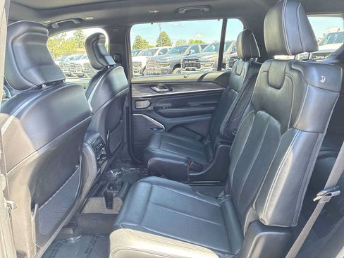 Used 2022 Jeep Grand Cherokee L Overland w/ Luxury Tech Group IV AWD/4WD image 25