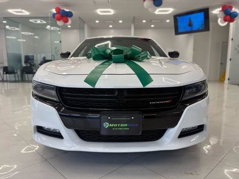 Used 2020 Dodge Charger SXT w/ Blacktop Package image 2