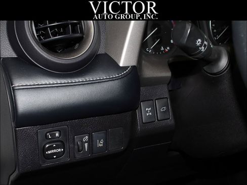 Used 2018 Toyota RAV4 XLE AWD/4WD image 18