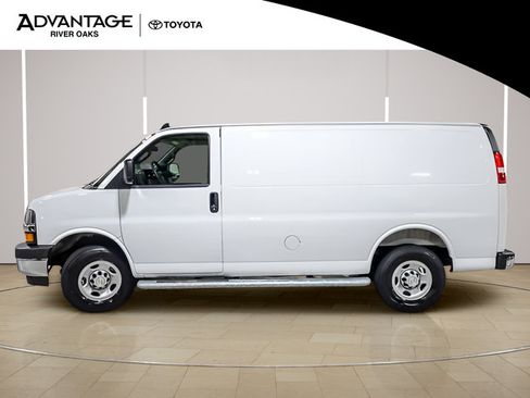 Used 2025 Chevrolet Express 2500 w/ Driver Convenience Package RWD image 5