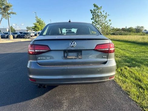 Used 2017 Volkswagen Jetta SE FWD image 3