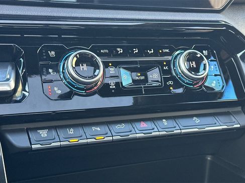 Used 2025 GMC Sierra 2500 AT4 w/ AT4 Premium Plus Package image 21