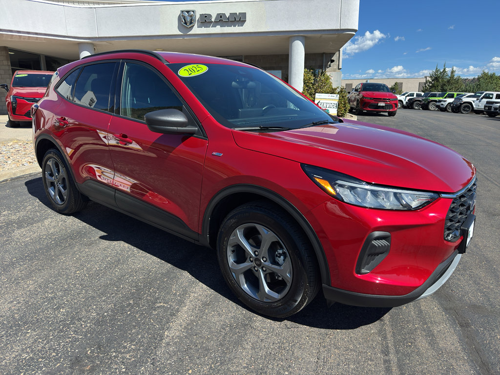 Used 2025 Ford Escape ST-Line w/ Tech Pack #1 AWD/4WD image 1