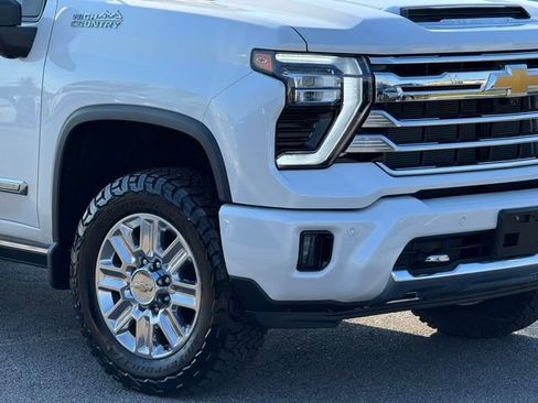 Used 2024 Chevrolet Silverado 2500 High Country w/ Technology Package AWD/4WD image 12