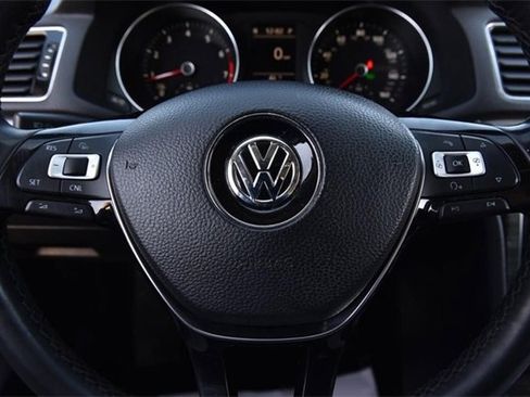 Used 2017 Volkswagen Passat 1.8T SE image 17