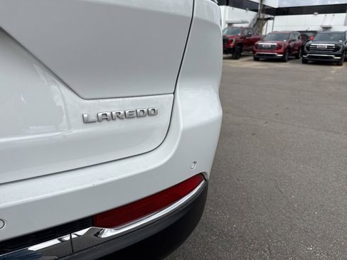 Used 2025 Jeep Grand Cherokee Laredo X image 30