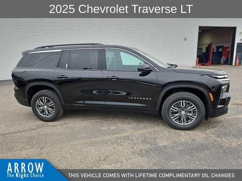 Used 2025 Chevrolet Traverse LT AWD/4WD image 14