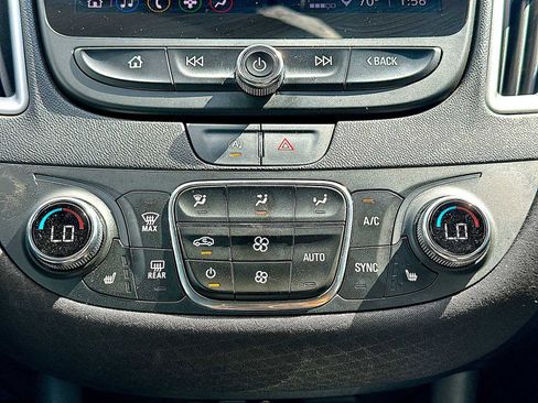 Used 2022 Chevrolet Malibu LT image 16