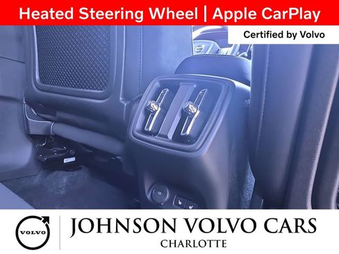 Used 2025 Volvo XC40 B5 Plus AWD/4WD image 9