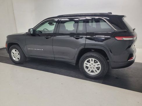 Used 2023 Jeep Grand Cherokee Laredo w/ Luxury Tech Group I AWD/4WD image 3