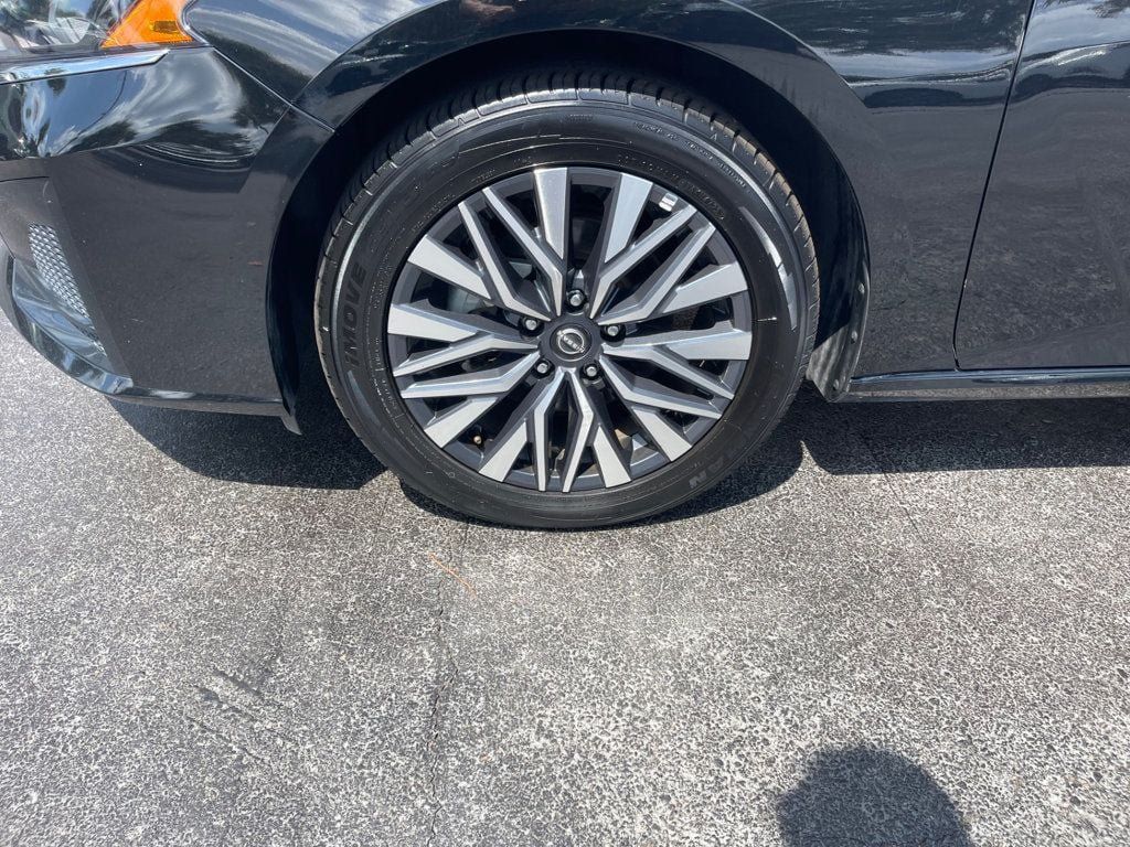 Used 2025 Nissan Altima 2.5 SV FWD image 9