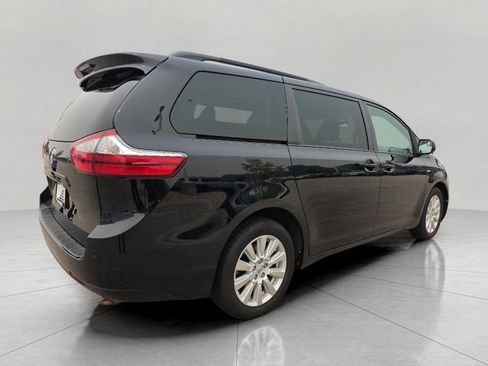 Used 2017 Toyota Sienna LE AWD/4WD image 2