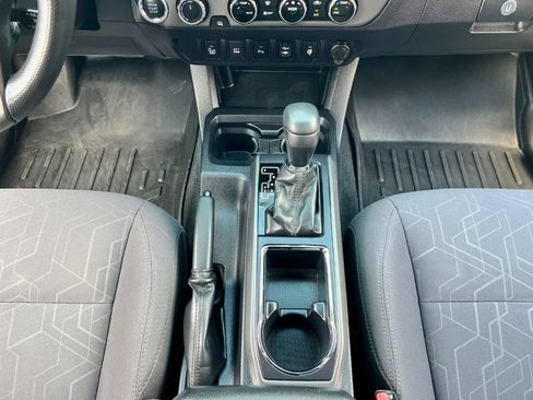 Used 2017 Toyota Tacoma TRD Off-Road AWD/4WD image 20
