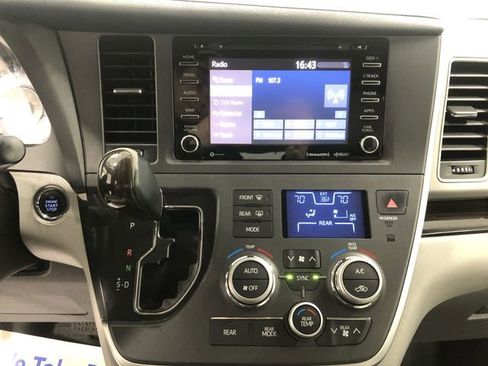 Used 2020 Toyota Sienna XLE image 20