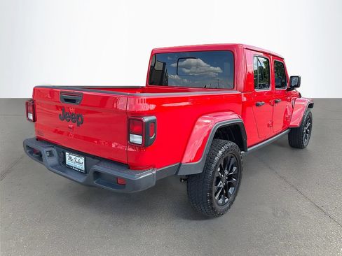 Used 2025 Jeep Gladiator Sport AWD/4WD image 4