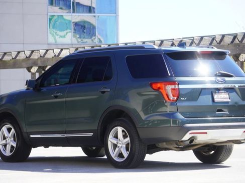 Used 2016 Ford Explorer XLT w/ Equipment Group 202A AWD/4WD image 10