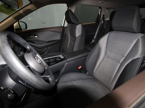 Used 2022 Nissan Rogue SV image 4