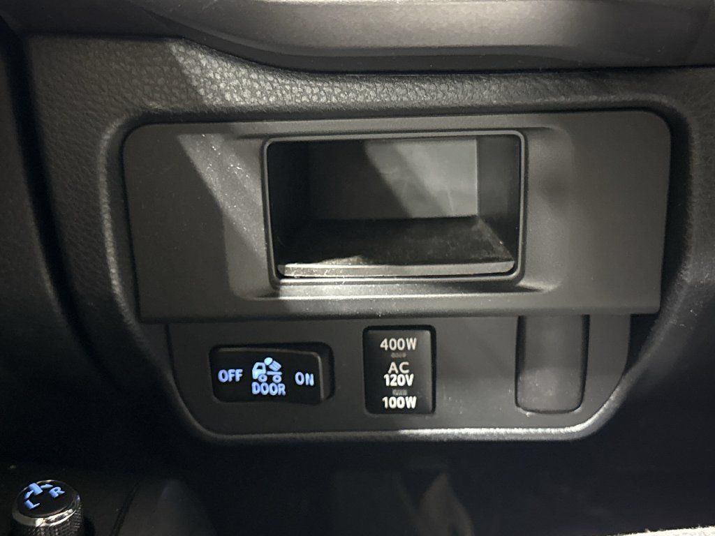 Used 2016 Toyota Tacoma TRD Sport w/ Towing Package AWD/4WD image 18