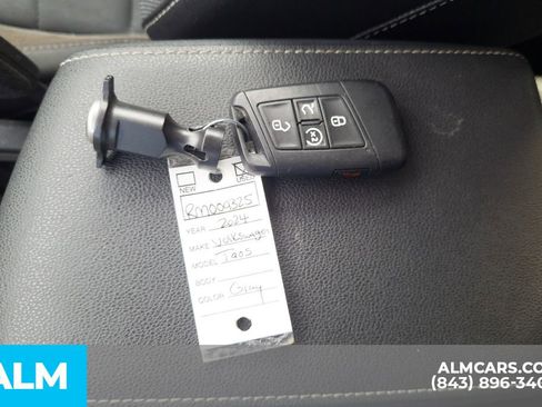 Used 2024 Volkswagen Taos SE FWD image 16
