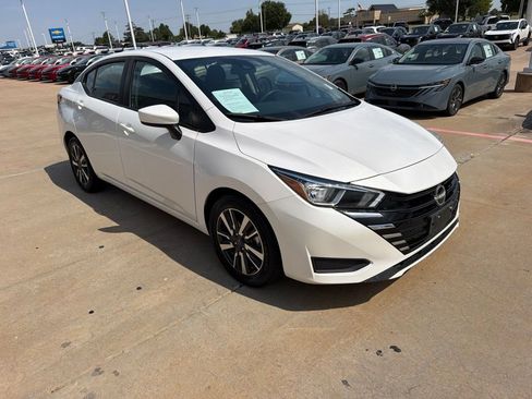 Used 2024 Nissan Versa SV FWD image 7